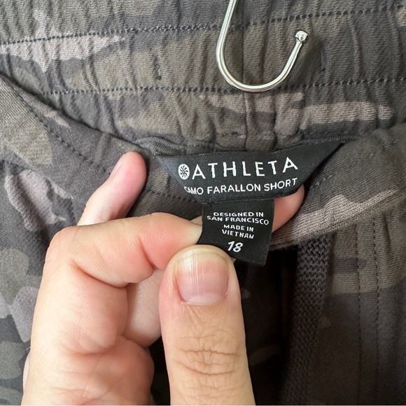 NWT Athleta Camo Farallon Shorts Size 18 #2 - Picture 7 of 7